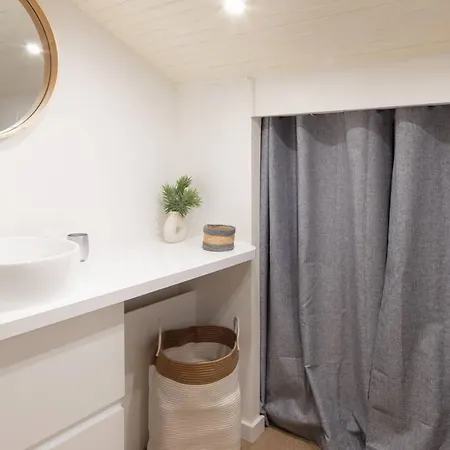 Moderne Pour 12 à Avec Piscine - Fr-1-791-27 *