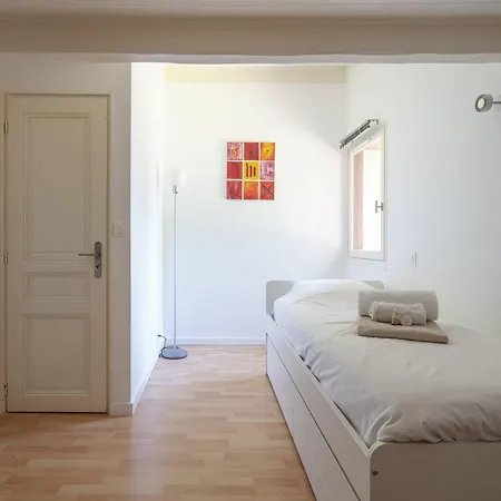 Villa Moderne Pour 12 à Avec Piscine - Fr-1-791-27 *